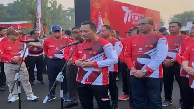 Kapolri Jenderal Listyo Sigit Prabowo di acara Fun Walk, Monas, Jakarta