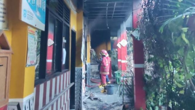 Terbakar Gedung SDN Petir 3, Kelurahan Petir, Cipondoh, Kota Tangerang.
