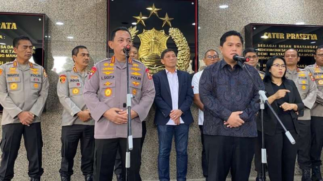 Kapolri Jenderal Listyo Sigit Prabowo dan Ketum PSSI Erick Thohir