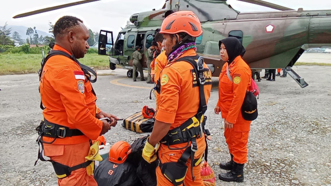 Basarnas Jayapura turunkan tim tambahan untuk evakuasi korban pesawat SAM AIR