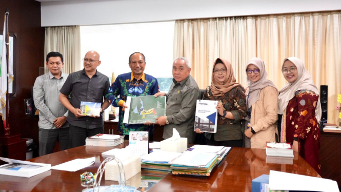 Gubernur Kalimantan Timur, Dr H Isran Noor menerima kunjungan jajaran ITK