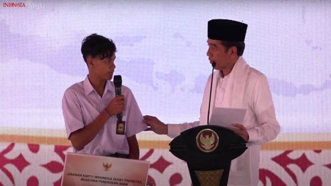 Jokowi mendengarkan cerita anak korban penembakan Simpang KKA Aceh Utara