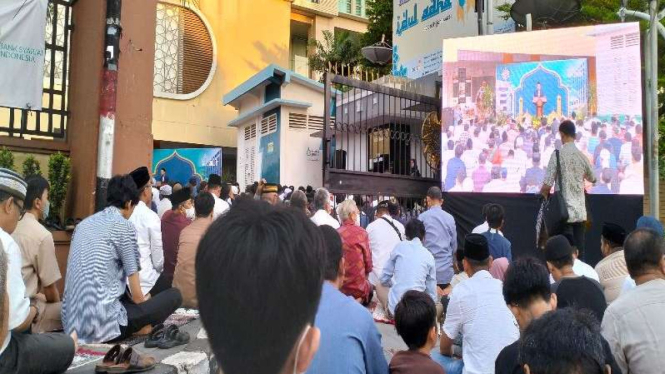 Salat Idul Adha digelar di halaman kantor Pimpinan Pusat Muhammadiyah, Jakarta.