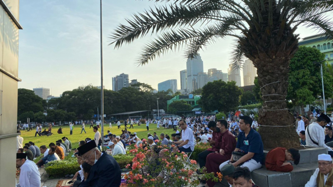 Ribuan Warga Muhammadiyah Gelar Salat Id Di Masjid Al Azhar Jaksel