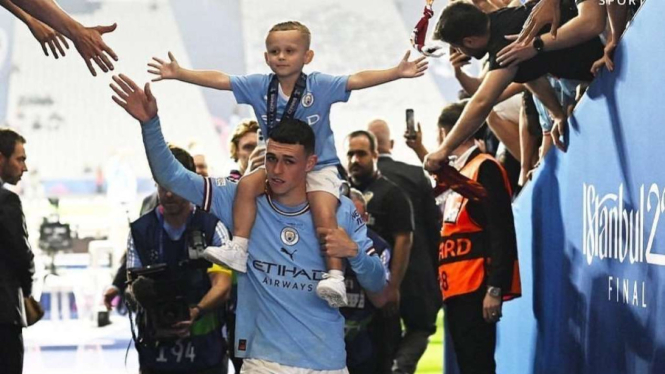 Phil Foden dan anaknya Ronnie Foden