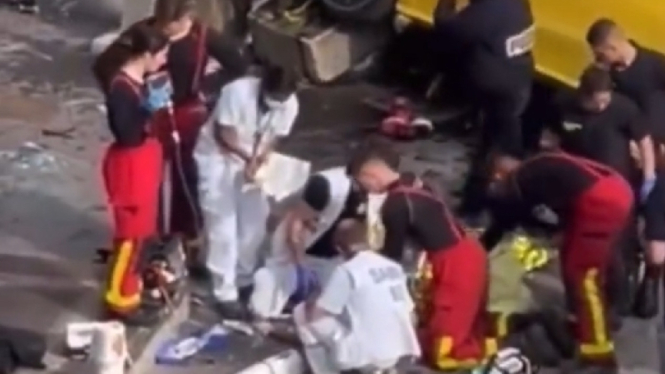 Tim Medis Berusaha Menyelamatkan Nyawa Remaja yang Ditembak Oleh Polisi Prancis