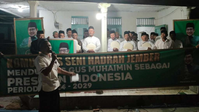 Pegiat seni hadrah di Jember, Jawa Timur, mendeklarasikan dukungan untuk Ketua Umum PKB Muhaimin Iskandar.