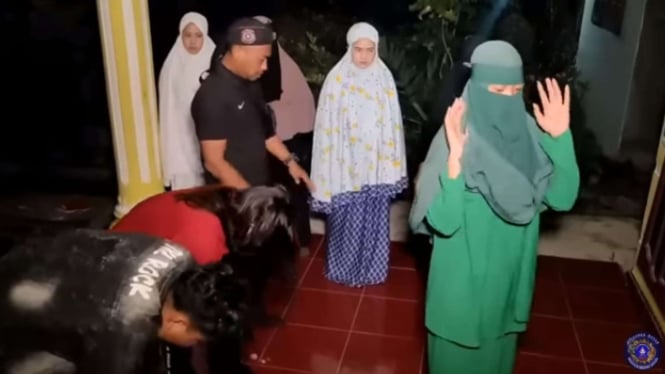 Konten video wanita jadi imam salat laki-laki di  Ponpes Al Kafiyah 