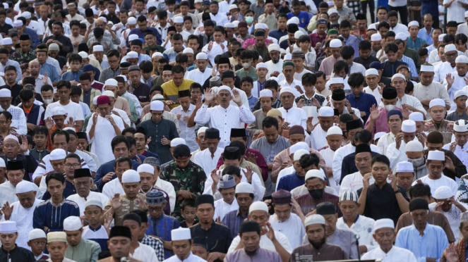 Jokowi Bareng Ketua Mk Anwar Usman Salat Idul Adha Di Gedung Agung Yogyakarta