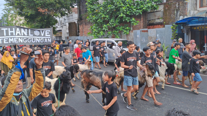 Tradisi unik mengarak hewan kurban di Temenggungan, Kota Malang