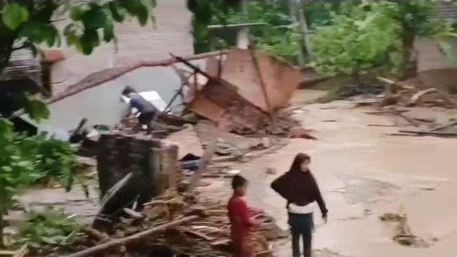 Banjir Bandang Terjang Tanggamus Lampung