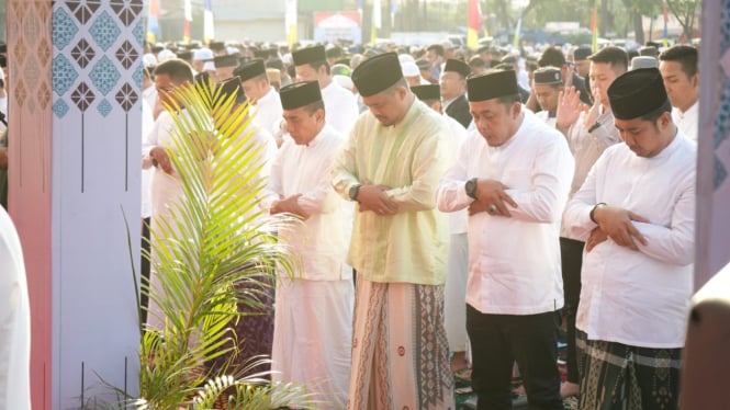 Momen Gubernur Sumut Edy dan Wali Kota Medan Bobby Salat Idul Adha Bersama