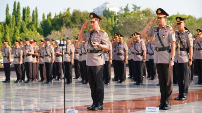 Kapolri Jenderal Listyo Sigit Prabowo ziarah ke Taman Makam Pahlawan