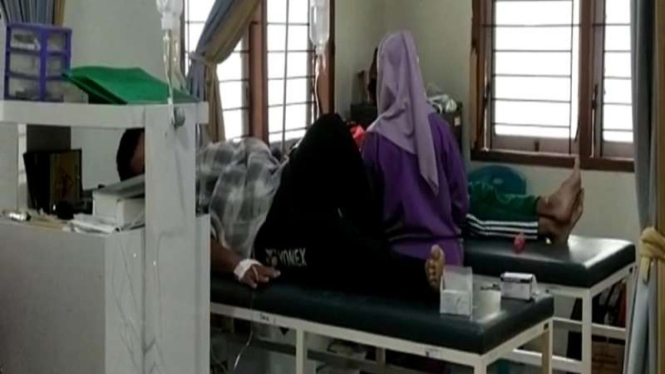 Korban keracunan massal olahan daging kurban dirawat di Surabaya