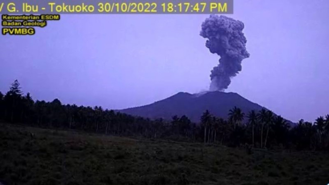 Gunung Ibu di Halmahera Utara, Maluku Utara berupsi pada Sabtu (1/7) sekitar pukul 19:37 WIT.