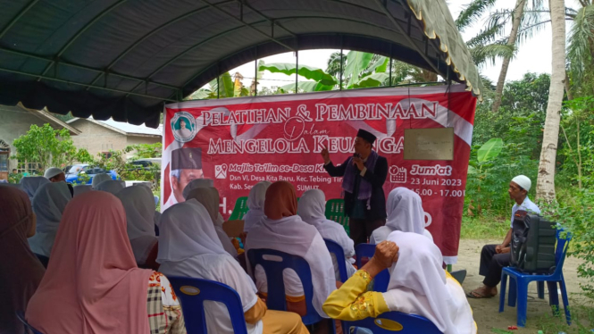Warga Sumatera Utara diberikan edukasi mengelola keuangan