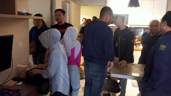 Polisi menangkap si kembar Rihana-Rihani tersangka penipuan reseller iphone