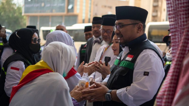 Menag Yaqut Cholil Qoumas melepas kepulangan jemaah haji Indonesia 2023.