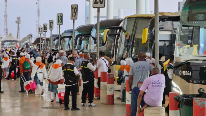 Jemaah haji Indonesia pulang lewat Bandara King Abdul Aziz, Jeddah.