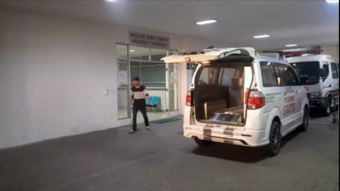 Korban jatuhnya lift sekolah Az Zahra dibawa ke Rumah Sakit Bumi Waras, Bandar Lampung