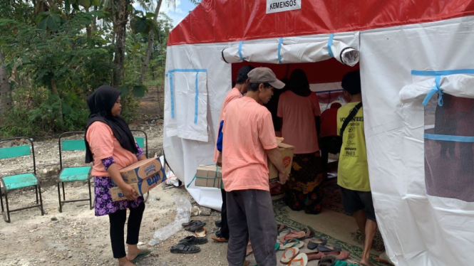 Pemberian bantuan korban gempa di Kabupaten Gunungkidul, Yogyakarta