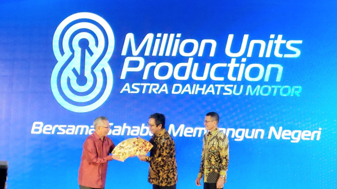 Daihatsu merayakan capaian produksi 8 juta unit mobil di Indonesia.