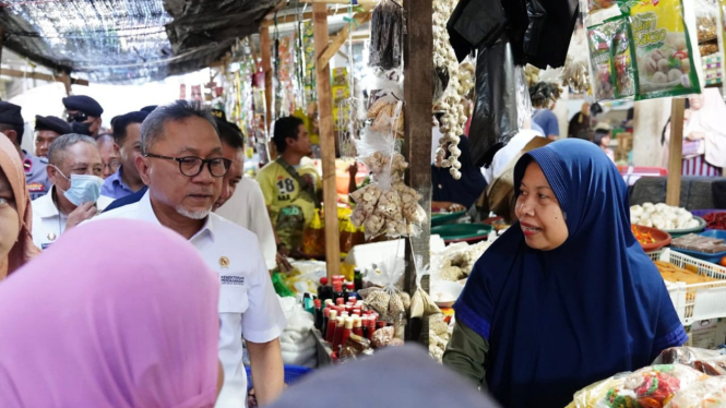 Mendag Zulhas memantau harga bapok di Pasar Seketeng, NTB