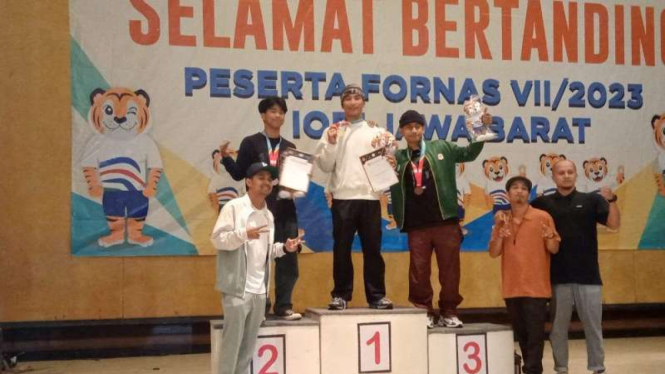 Kontingen KORMI Sumut saat menerima medali emas