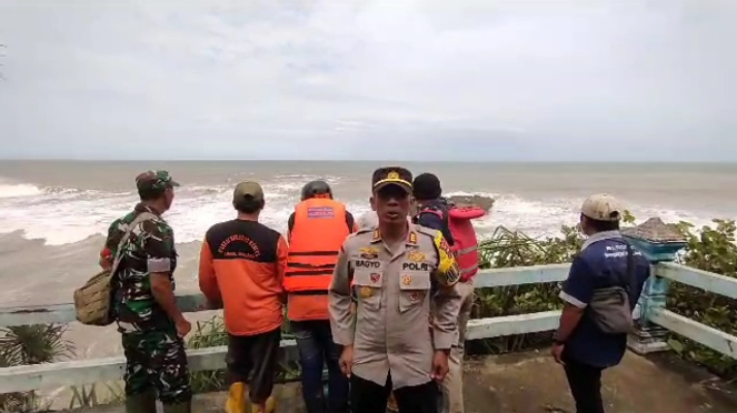 Dua Mahasiswa Asing UB Hilang Terseret Ombak Pantai Jembatan Panjang Di ...