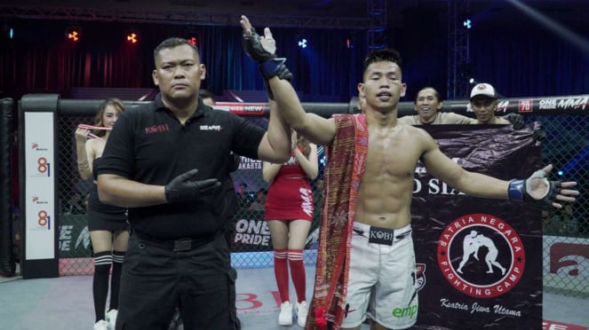 Hasil One Pride MMA 70 - Sempat Nyaris Tumbang, Ronald Mastrana Habisi Supriandi