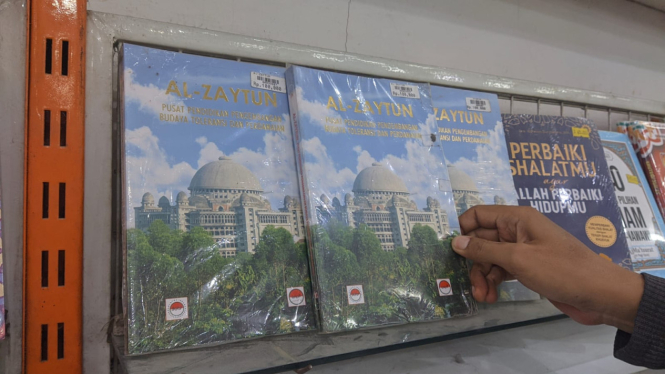 Buku Ponpes Al Zaytun dijual di toko buku di Bojonegoro, kini ditarik 