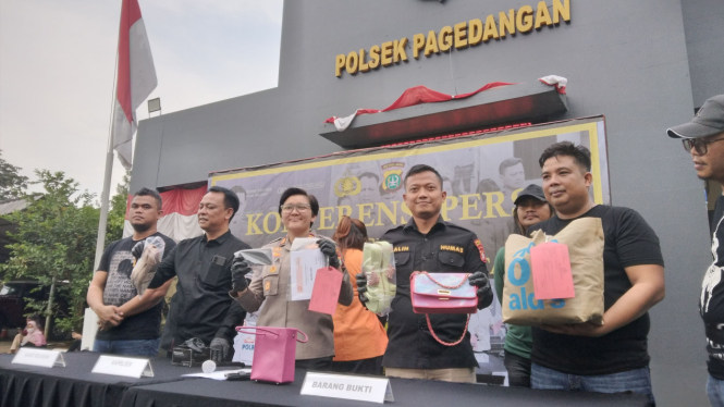 Polsek Pagedangan menangkap wanita muda pelaku tindak penipuan tiket konser NCT 