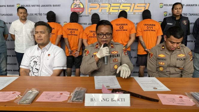 Kapolsek Tamansari, Kompol Adhi Wananda merilis kasus penusukan