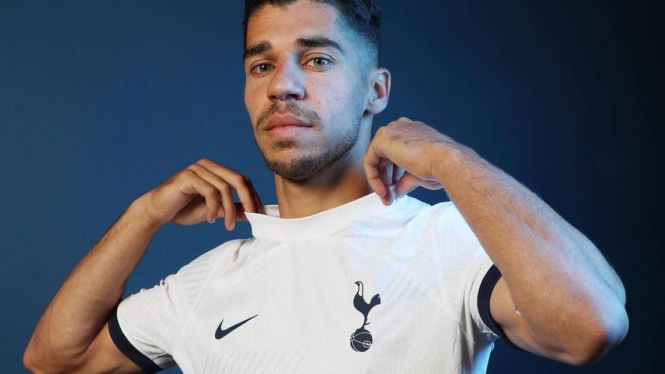 Pemain Tottenham Hotspur Manor Solomon