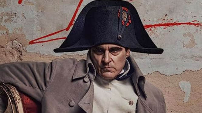 Joaquin Phoenix sebagai Napoleon Bonaparte dalam film Napoleon