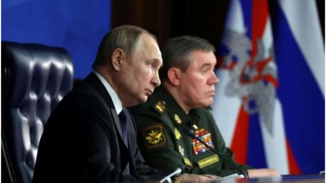 Presiden Rusia Vladimir Putin dan Kepala Staf Umum Valery Gerasimov.