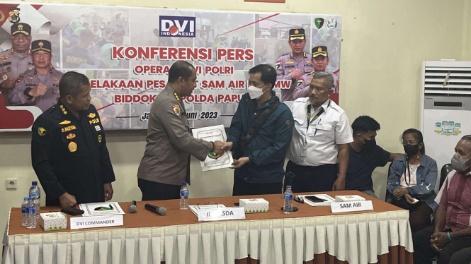 Konferensi Pers di Polda Papua Terkait Pesawat SAM Air