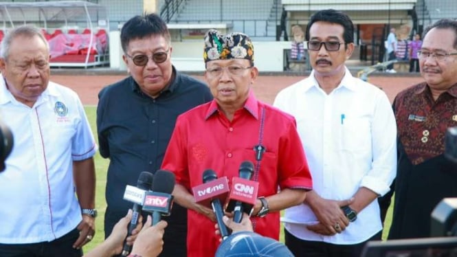 Gubernur Bali Wayan Koster dan Chairman Pancoran Soccer Field