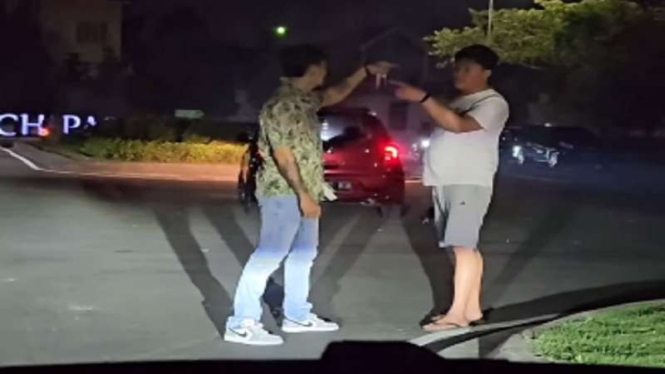 Viral pengemudi ugal-ugalan menantang duel pria yang ternyata atlet MMA 