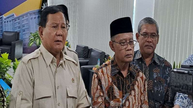 Menhan Prabowo Subianto bertemu Ketua Umum PP Muhammadiyah Haedar Nashir.