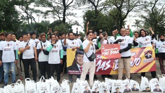 Relawan Mas Bowo Bagikan Sembako