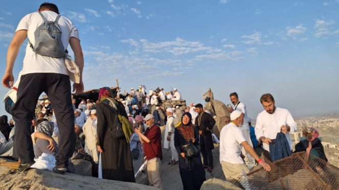 Upload the top of Jabal Nur