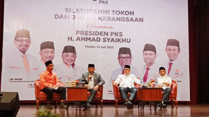 Presiden Partai Keadilan Sejahtera (PKS) Ahmad Syaikhu saat menjadi pembicara dalam acara Silahturahmi Tokoh dan Dialog Kebangsaan yang digelar PKS Sumatra Utara di Hotel Mercure, Medan, Jumat malam, 14 Juli 2023.