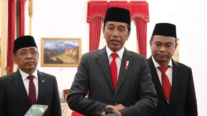 Presiden Jokowi usai melantik Menkominfo Budi Arie di Istana Negara, Jakarta