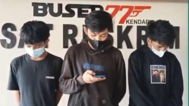  Tiga remaja yang viral seret anjing serahkan diri ke polisi di Kendari.