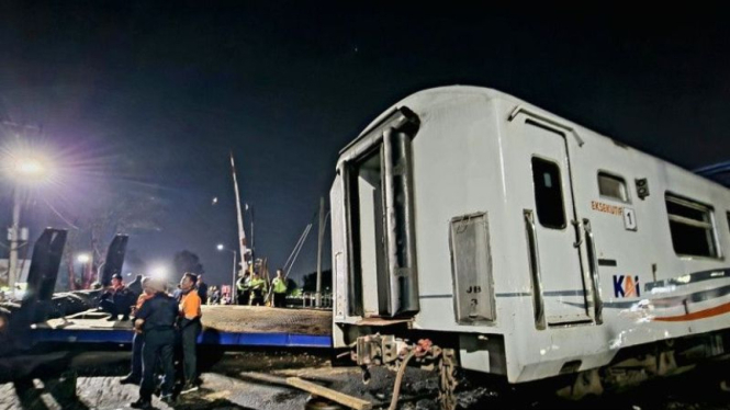 KA Brantas yang tabrak truk trailer di Madukoro, Semarang.