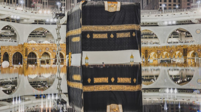 FOTO: Seperti Ini Proses Penggantian Kiswah Kabah