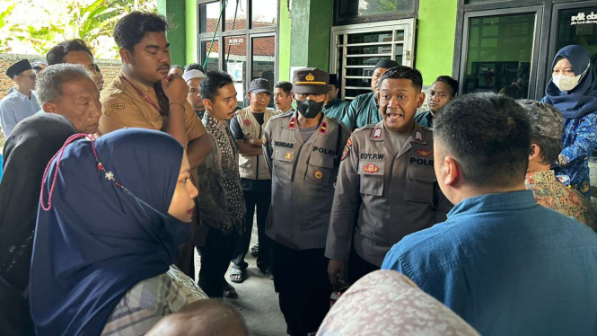 Suasana kisruh Kepemimpinan SDIT Attsurayya Cikarang, Bekasi