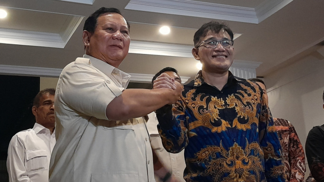 Ketum Partai Gerindra Prabowo Subianto dan polItikus PDIP Budiman Sudjatmiko.