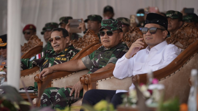 VIVA Militer: KSAD Jenderal TNI Dudung hadiri Kirab Merah Putih di Pekalongan